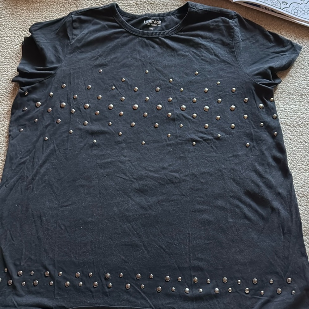 Womens Torrid tshirt size 1 with cute stud accents!
